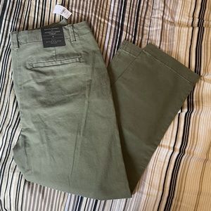 NWT Banana Republic Factory Authentic Chino Slim Fit